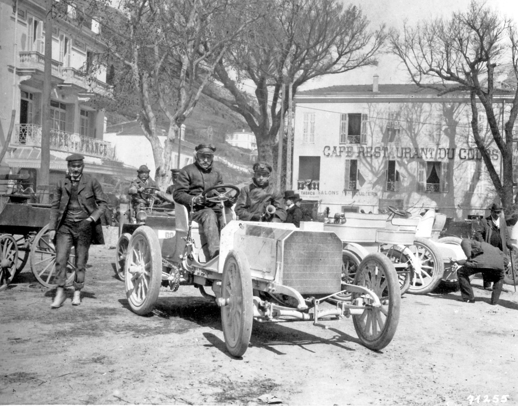 Nice Week, 25 to 29 March 1901. Baron Henri de Rothschild’s Mercedes 35 HP racing car in La Turbie after winning the Nice–La Turbie hill climb on 29 March 1901. At the wheel is Wilhelm Werner, who later became the German emperor’s driver.