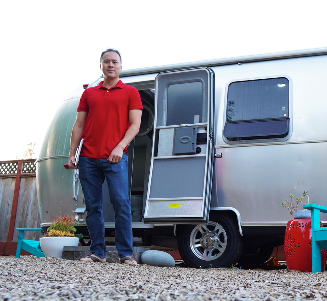 Airstream-Ambassador-Owynang-Jeremiah-Technology-Office-Mobile