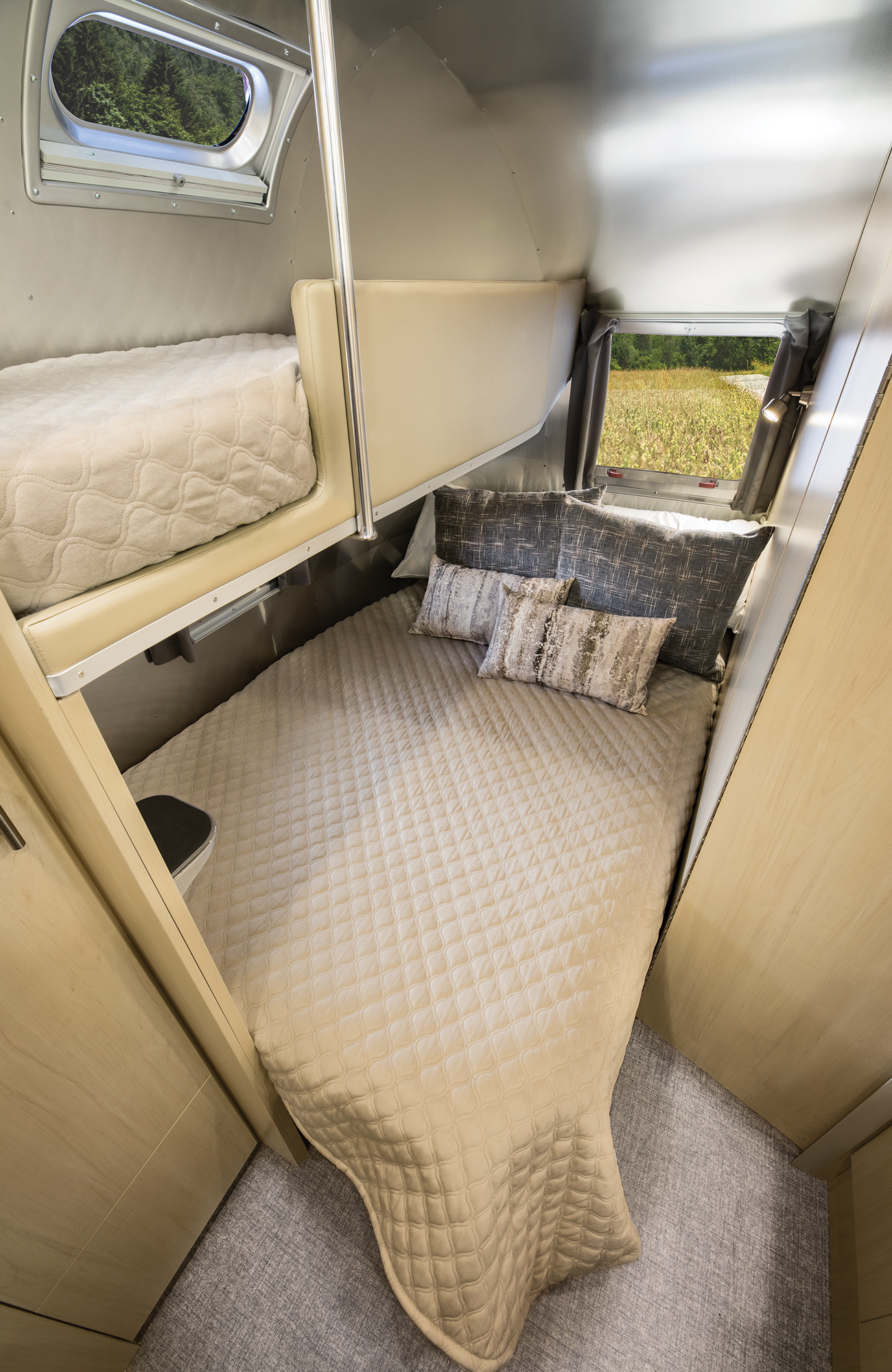 2021-Airstream-Flying-Cloud-Corner-Bunk