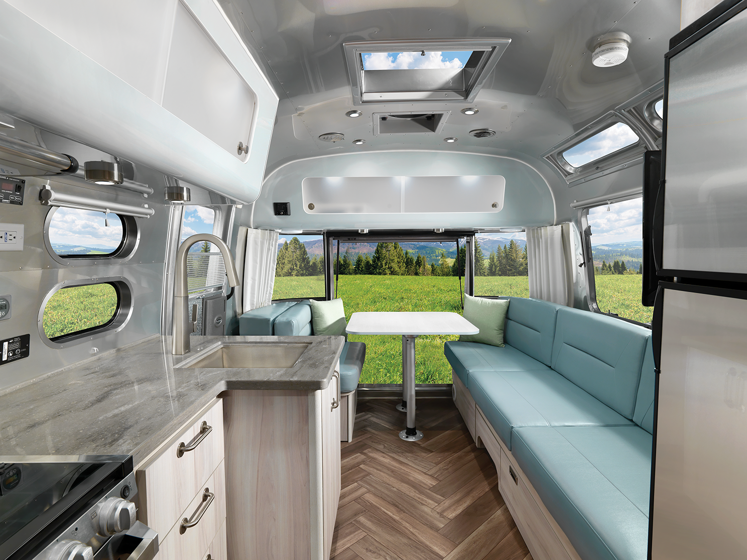 2021 International 27 Interior Coastal Cove Aqua F2B Booth Up Hatch Open DAY WEB