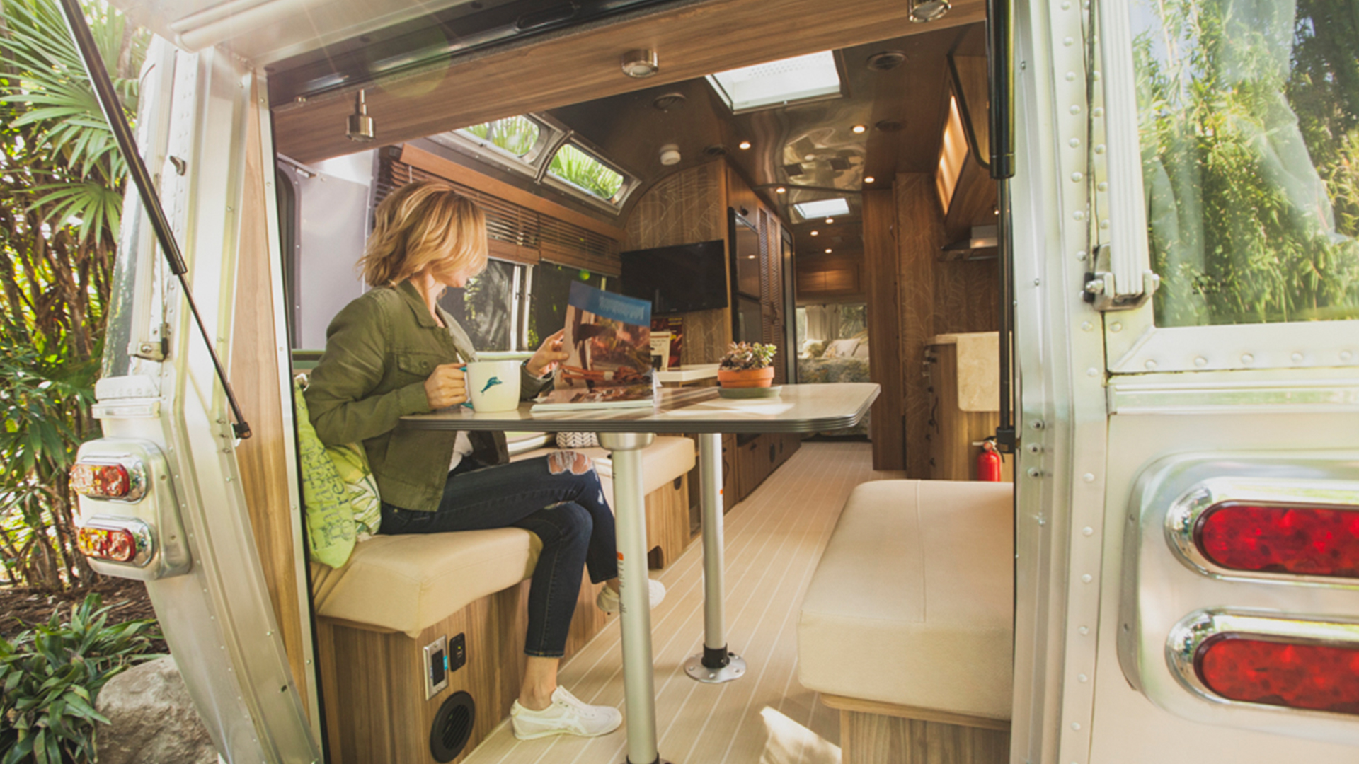 Airstream-Rear-Hatch-Tommy-Bahama-Feature