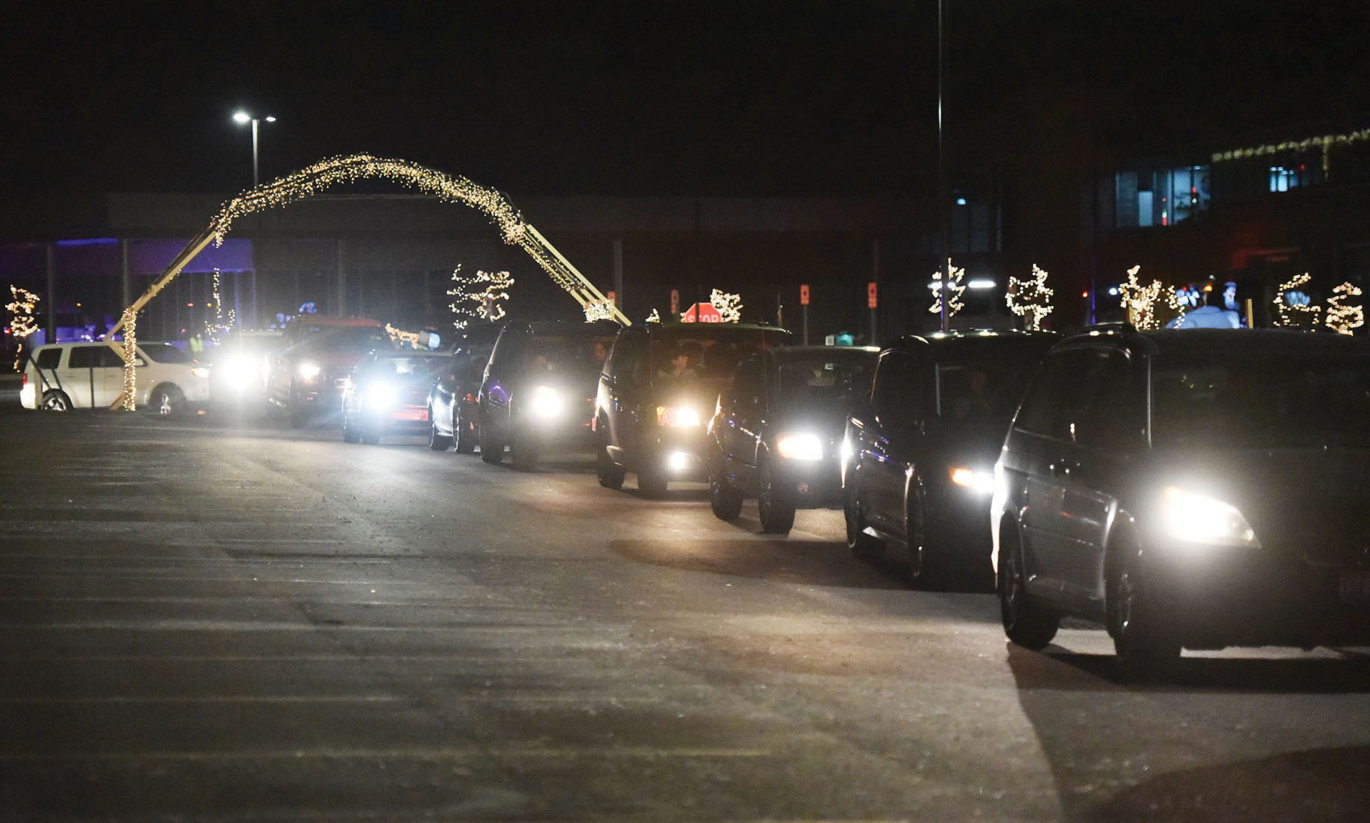 luke sidney news xmas drive through0009