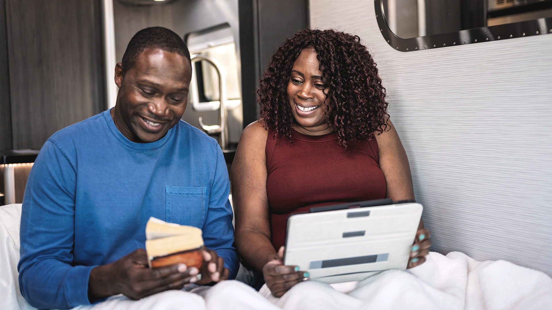 Airstream-and-Coach-Net-visit-website-feature