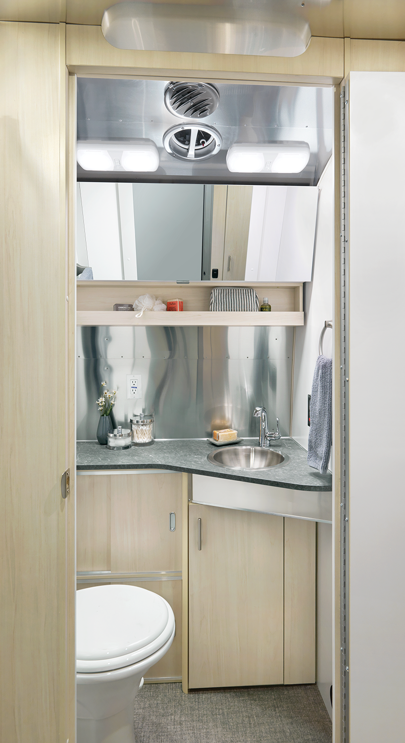 Airstream 2021 Flying Cloud 25FB Queen Lavy Seattle Mist 89792 WEB