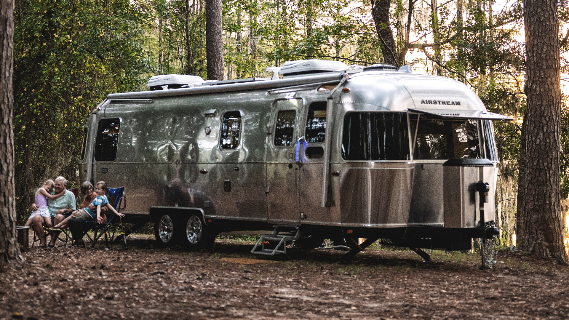 Airstream-Classic-Powered-Stabilizer-Jacks