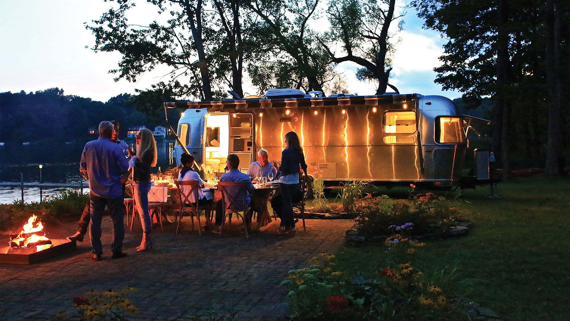 Airstream-Globetrotter-Stabilizer-Jacks-feature