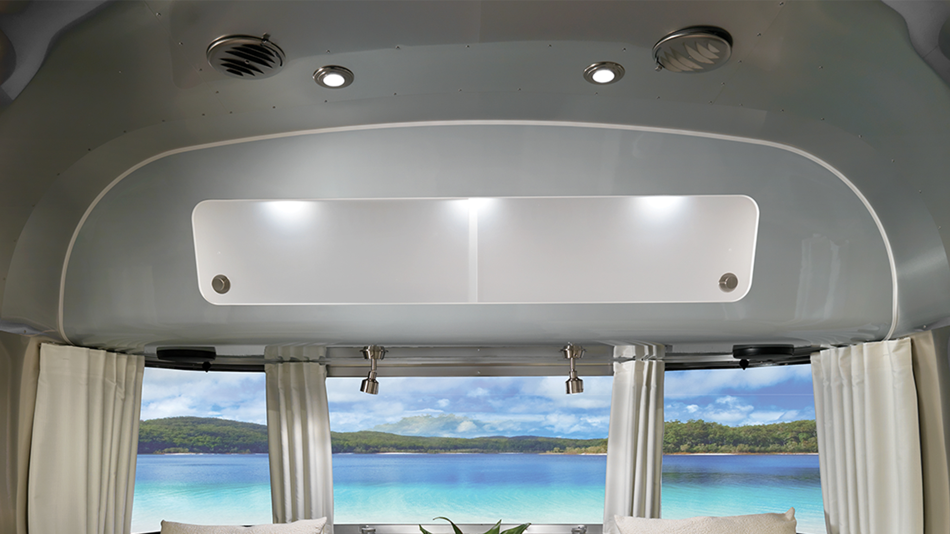Airstream-International-Overhead-Storage-in-Bedroom