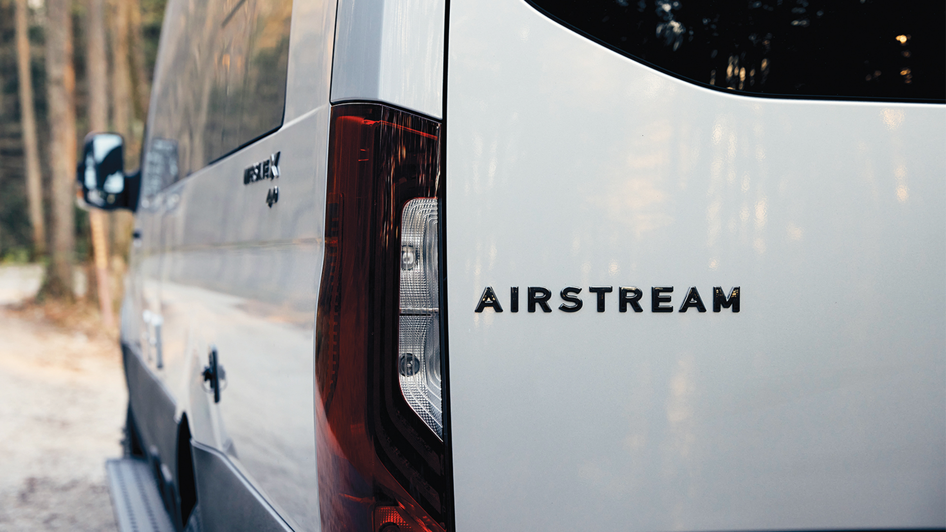 Airstream-Interstate-24X-Tasteful-Design-with-Mercedes-Benz-wo4zgrai70