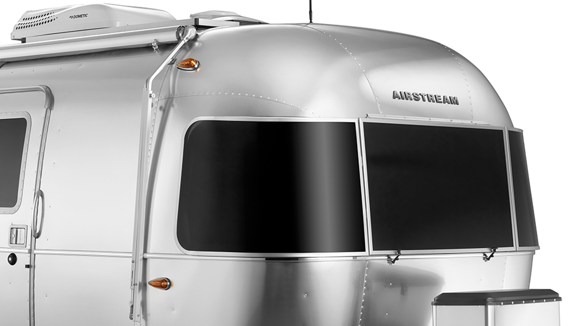 Bambi-Front-Panoramic-Window-Exterior