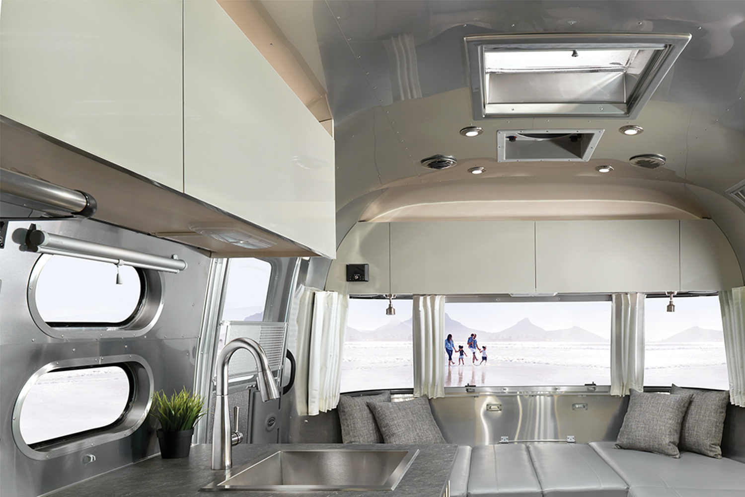 Flying-Cloud-27FB-Overhead-Storage