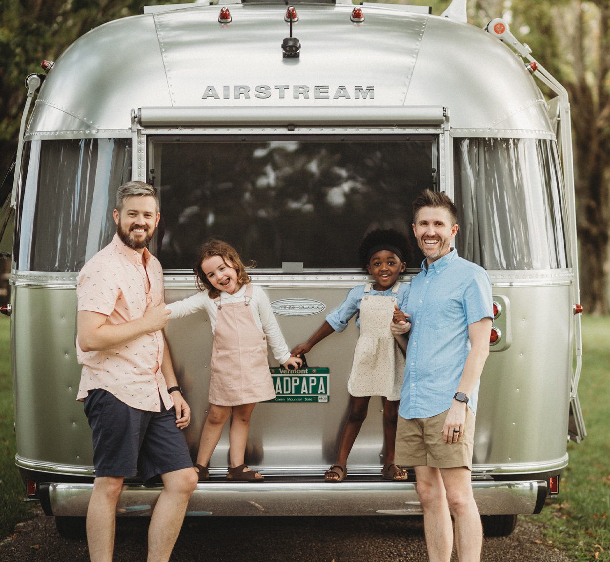 Jonathan-and-Thomas-with-their-daughters