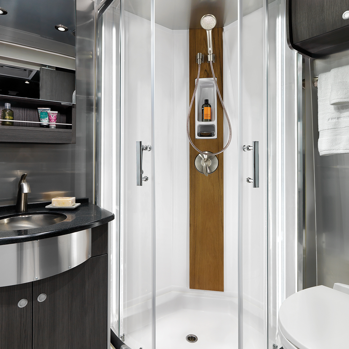 2021-Atlas-Interior-Modern-Greige-Hot-Spot-Image-Bathroom