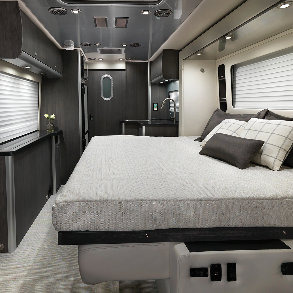 2021-Atlas-Interior-Modern-Greige-Hot-Spot-Image-Murphey-Suite