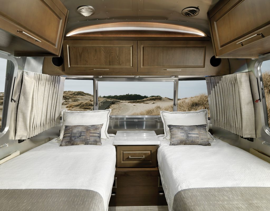 Airstream-Classic-Estate-Brown-MY22-Decor-Package-Bedroom-with-Twin-Beds
