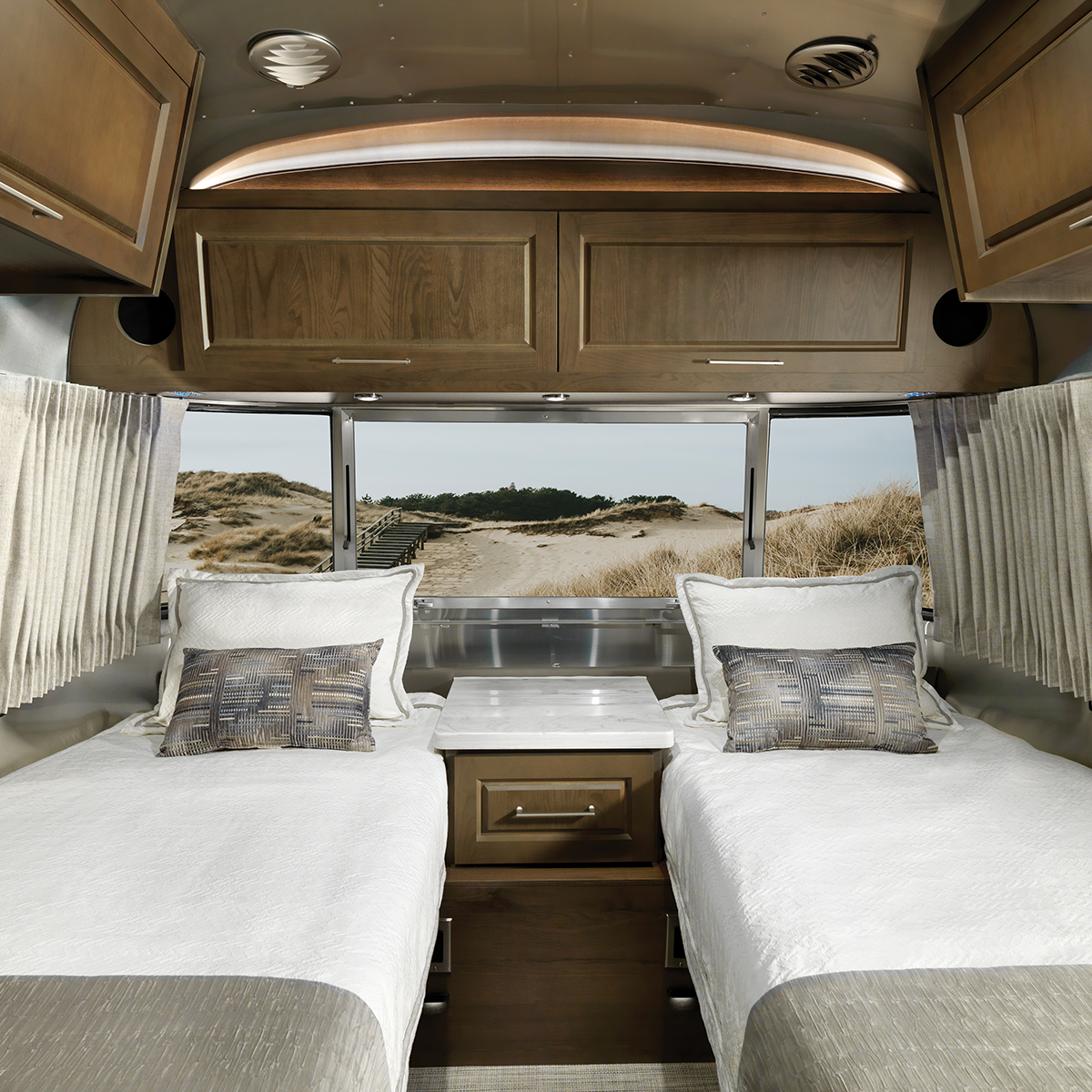 Airstream-Classic-with-Powered-Master-Beds