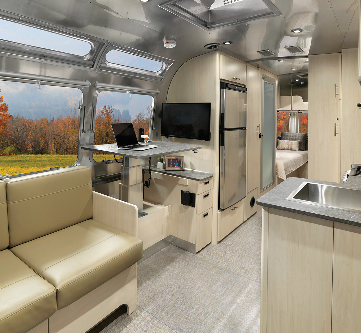 Flying-Cloud-powered-standing-desk-mobile