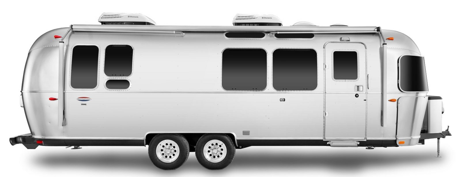 2018-28-International-Signature-_-Exterior-_-Profile-Curb-Side-WEB0