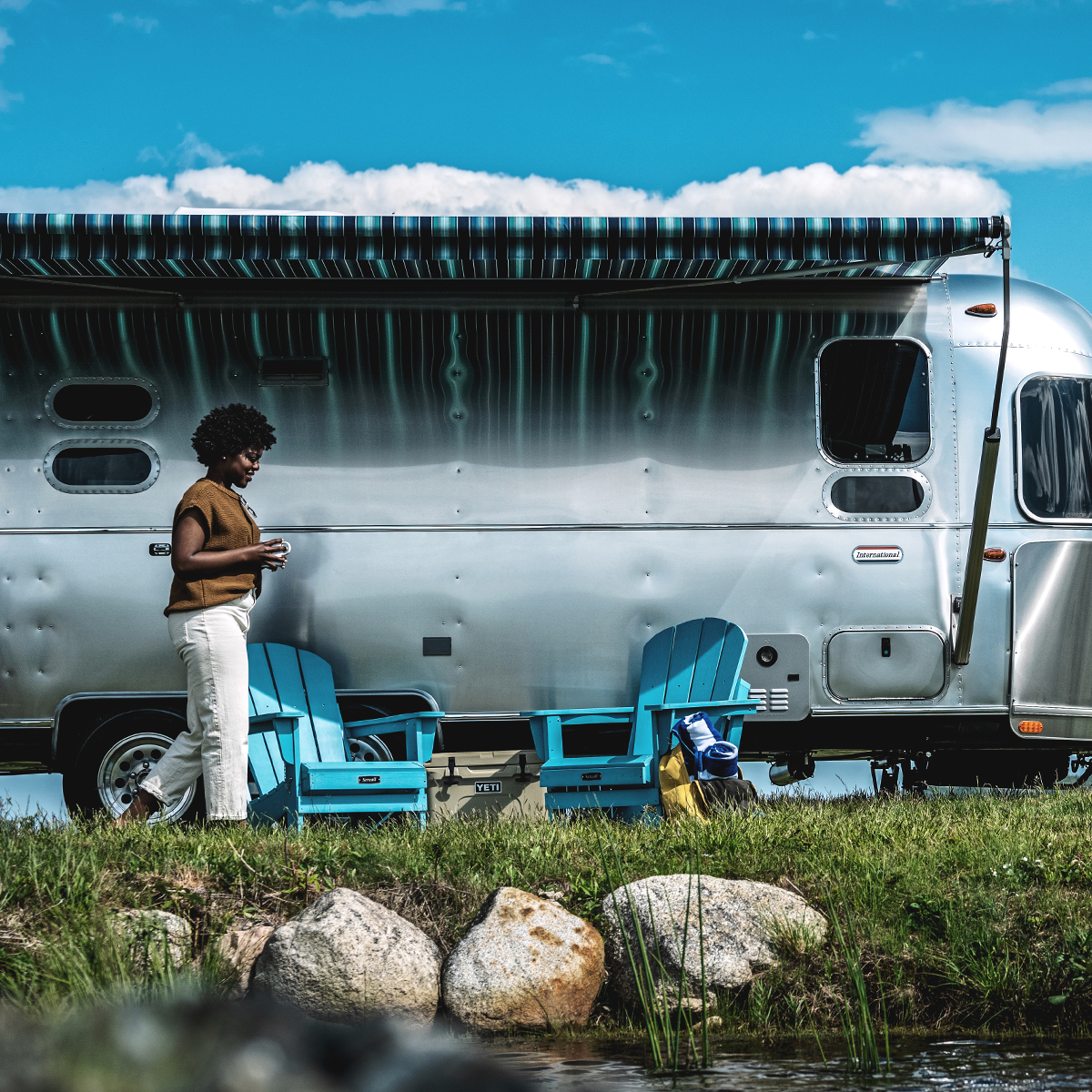 International-Powered-Awning-Feature