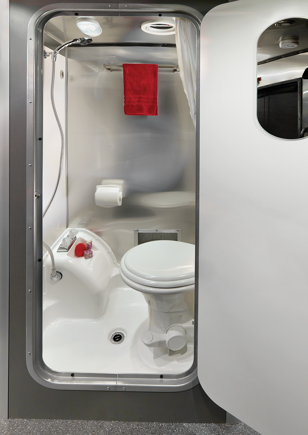 AIRMKT 2021 Basecamp 16 Interior Red Rock Lavy 98172 WEB.png (2)