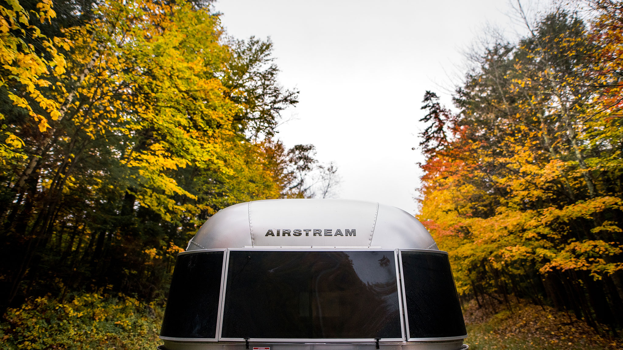airstream-2021-fall-foliage-camping-banner