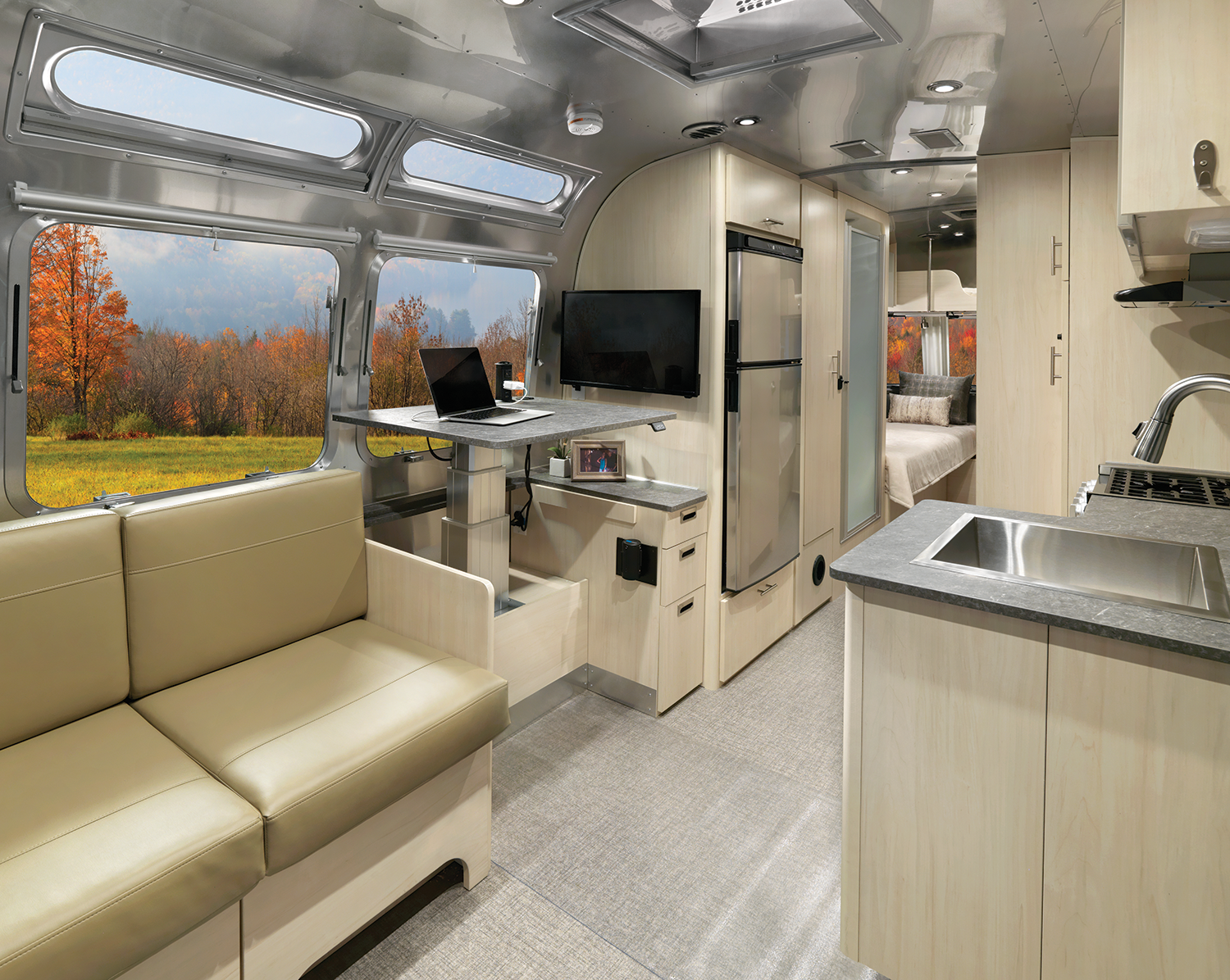 AIRMKT 2022 Flying Cloud 25 Twin Interior Power Desk Broad Desk Up WEB