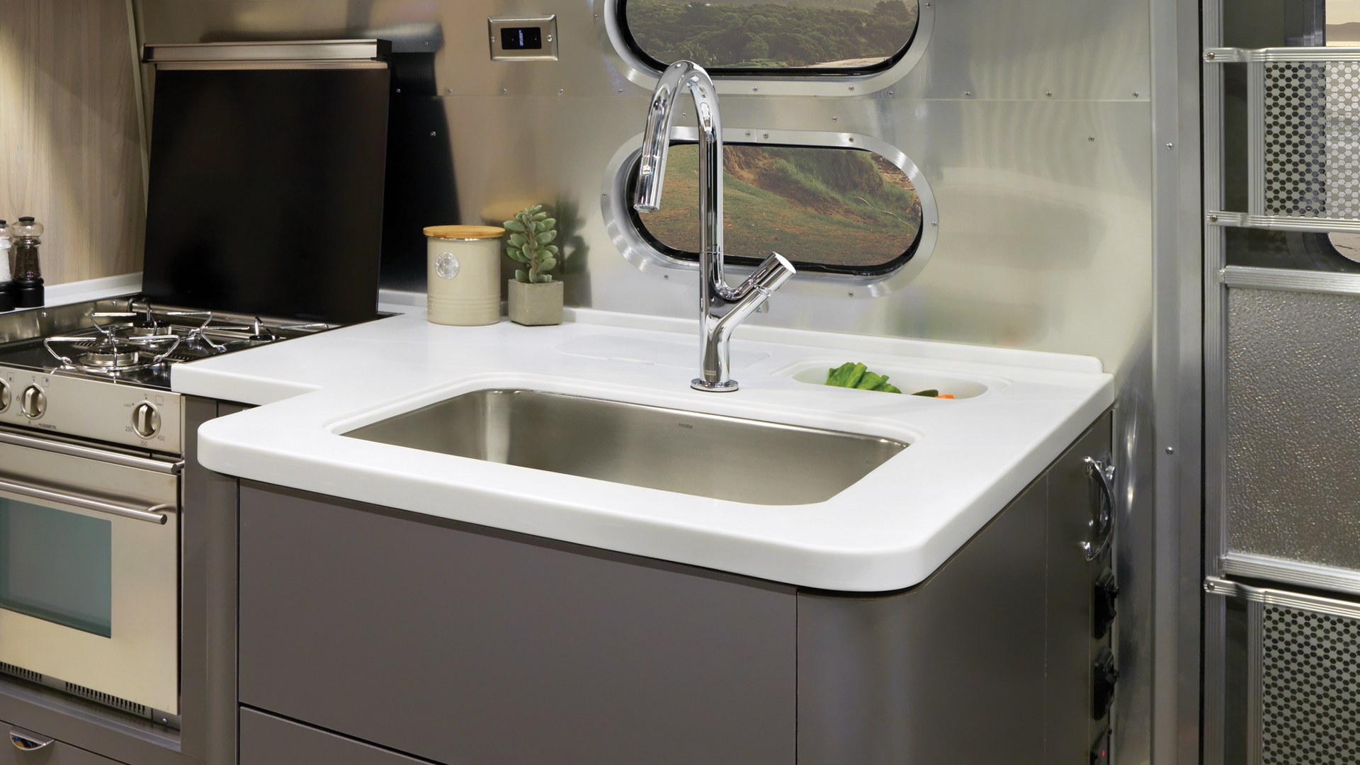 Globetrotter-DuPont-Corian®-Countertops