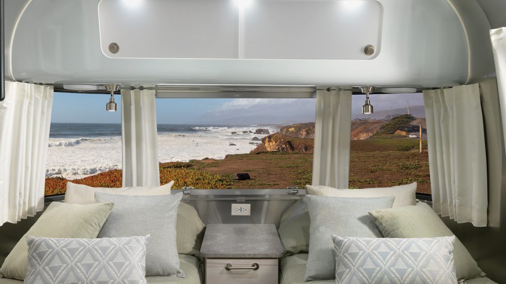 Airstream-International-23-Front-Panoramic-Window
