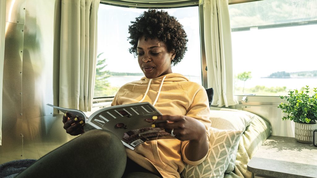 Airstream-International-23FB-Twin-lounging