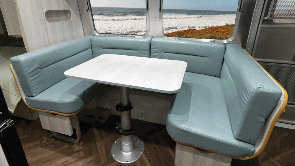 Airstream-International-U-dinette-conversion