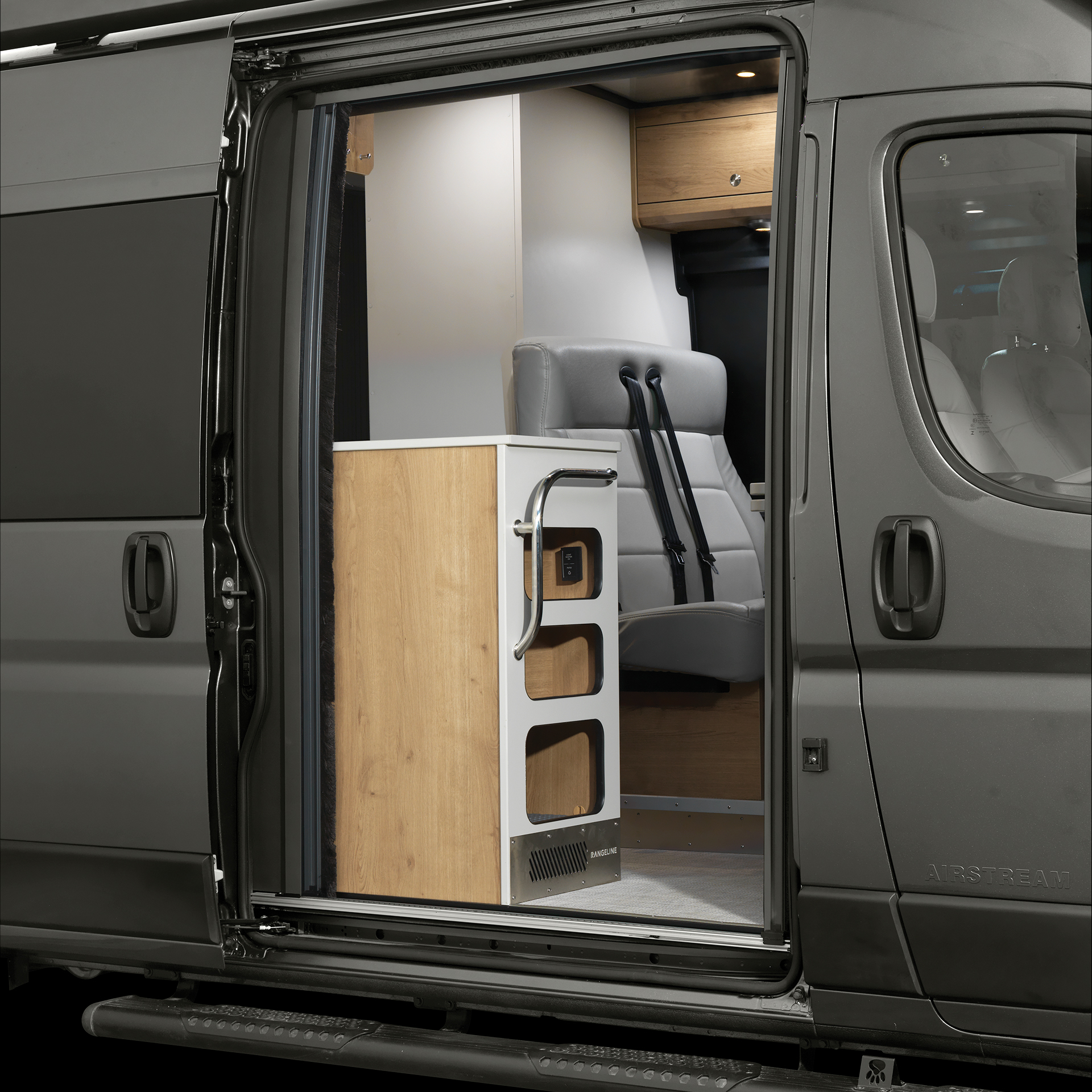 Airstream-Rangeline-Screen-Door-Open