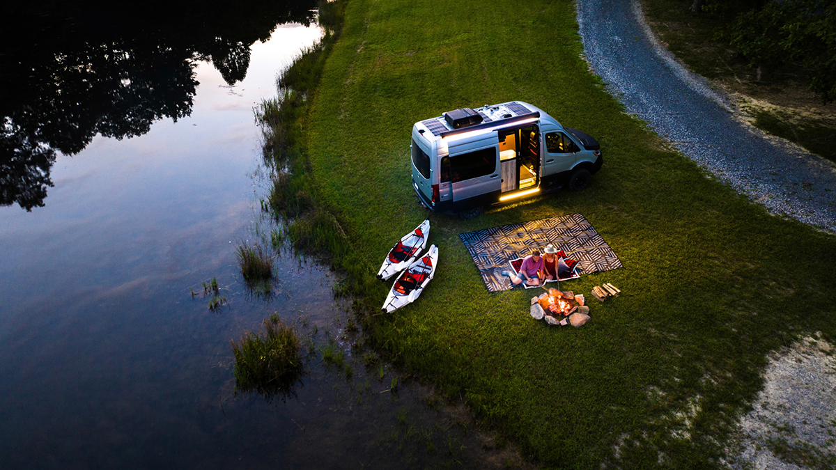 Airstream Interstate 19x lakeside