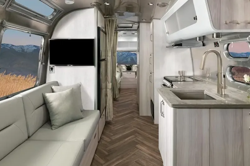 6500a56391ac594b67cddf38_luxuries