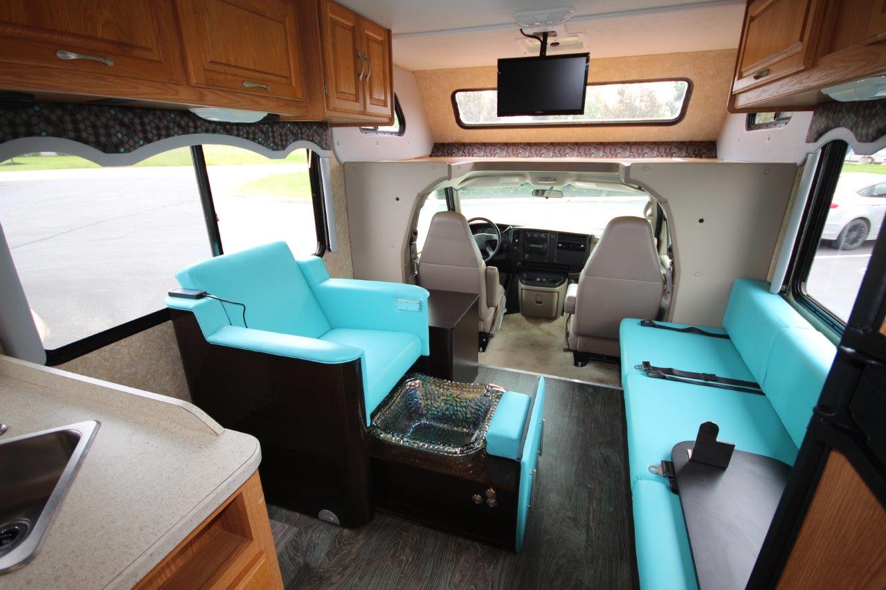 4Custom_Mobile-Nail-Salon_Class-C_RV