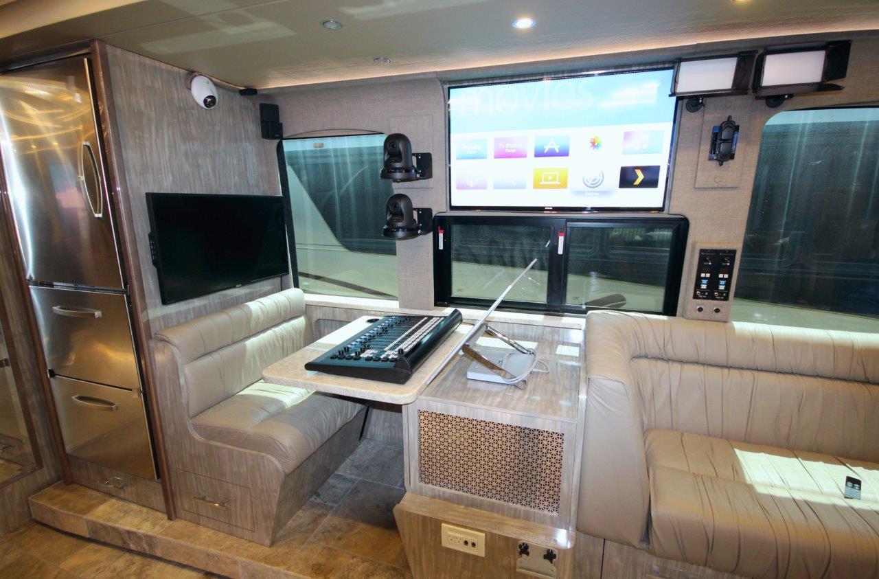 4Mobile-Recording-Studio_Bus-Retrofit