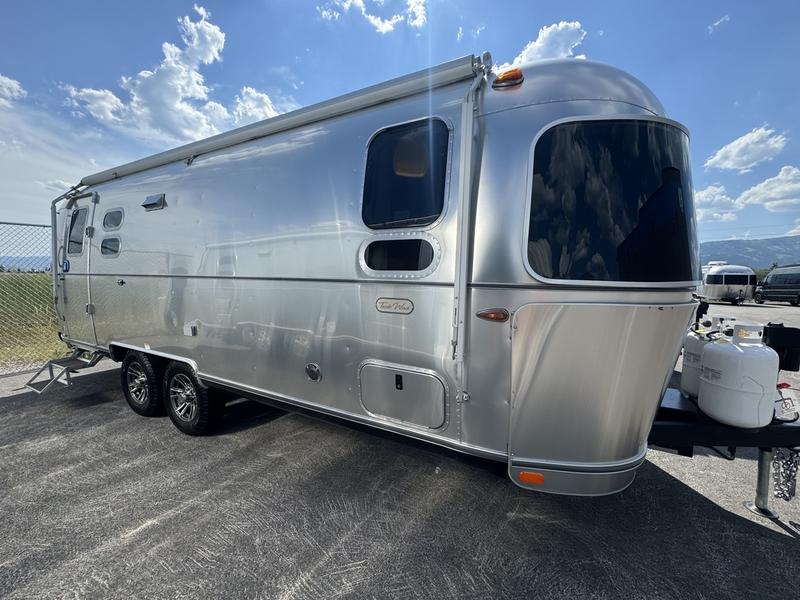 2024-Trade-Wind-curb-side