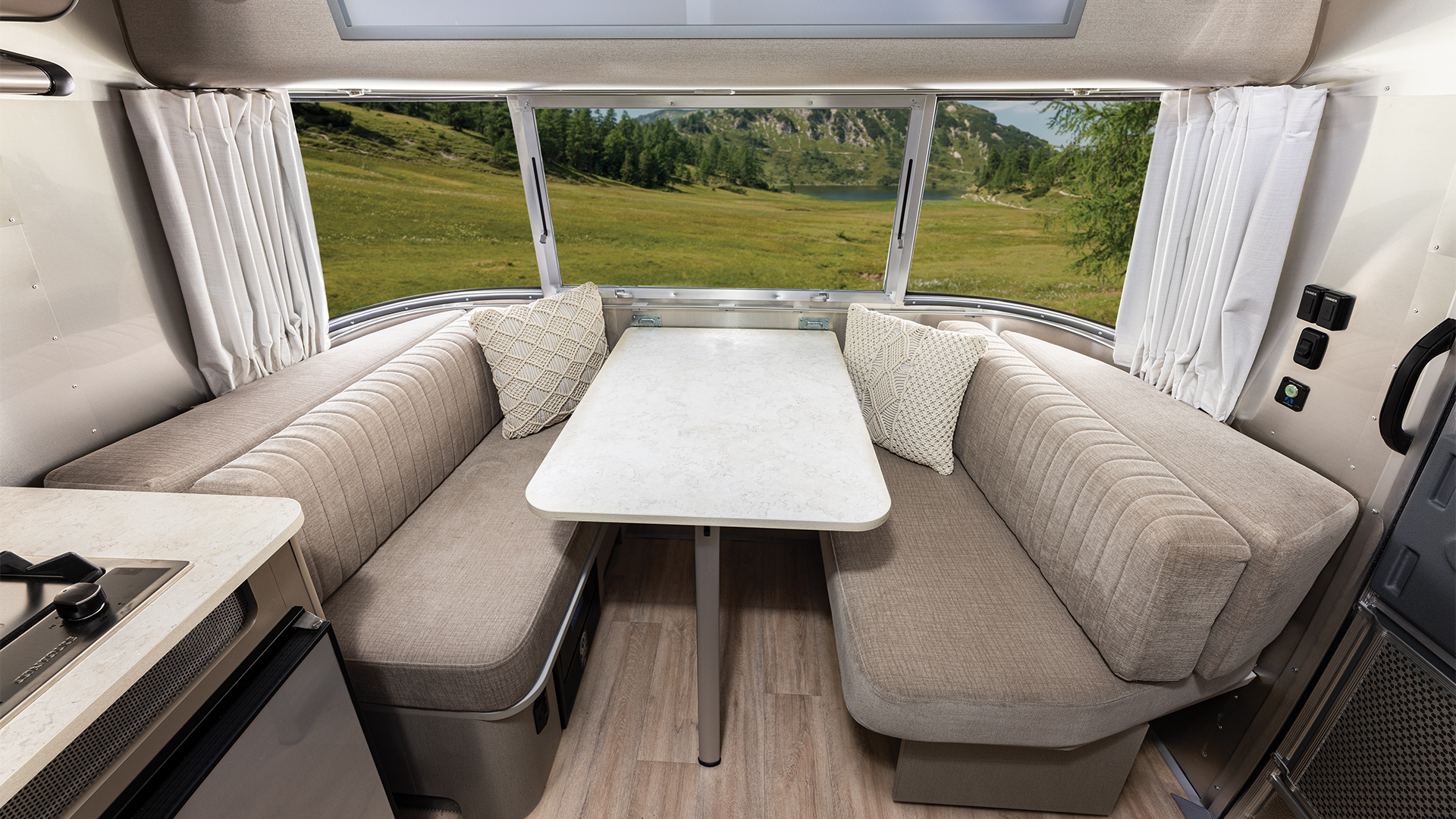 caravel-pebble-dinette