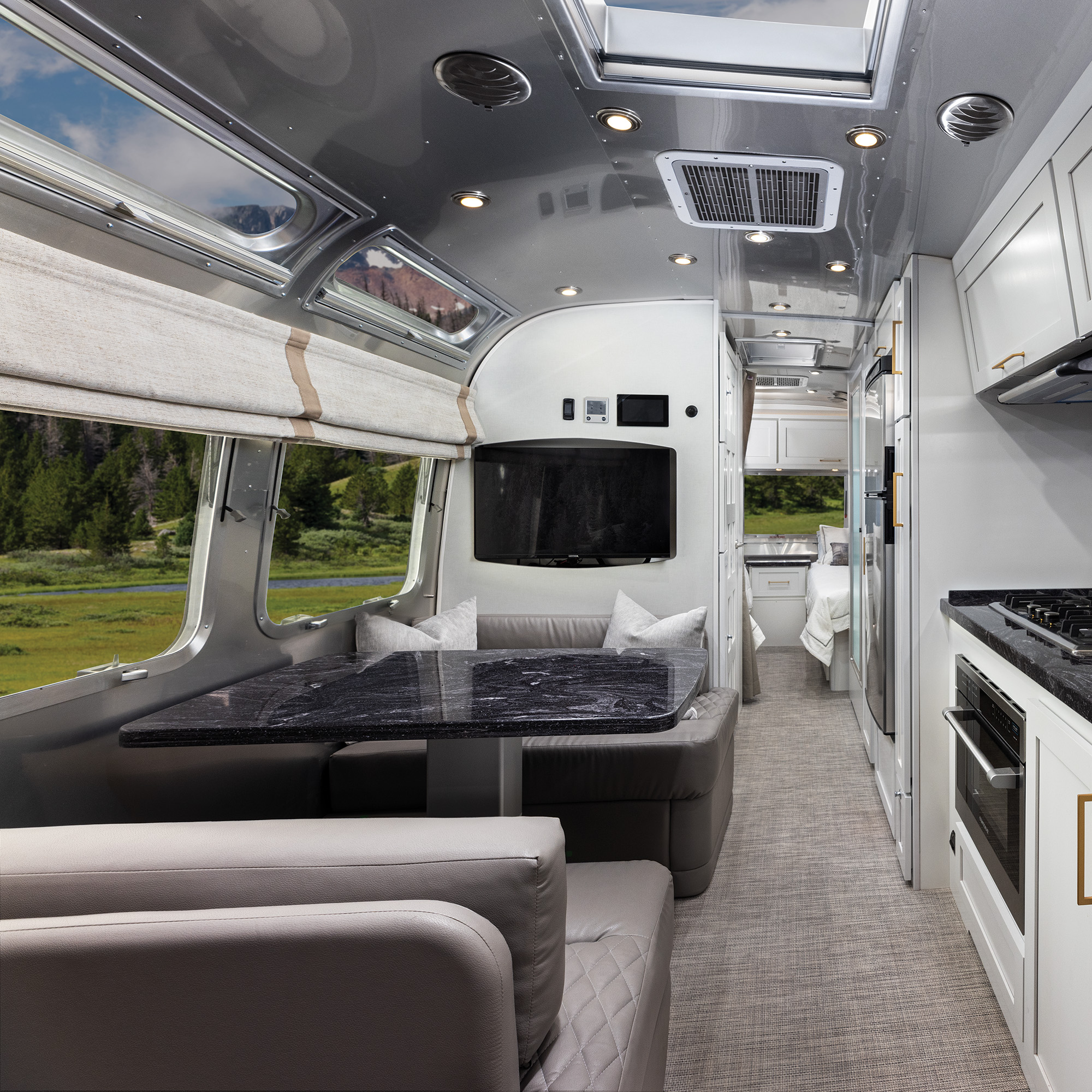 AIRMKT 2025 Classic 28RB FTB Powered Dinette