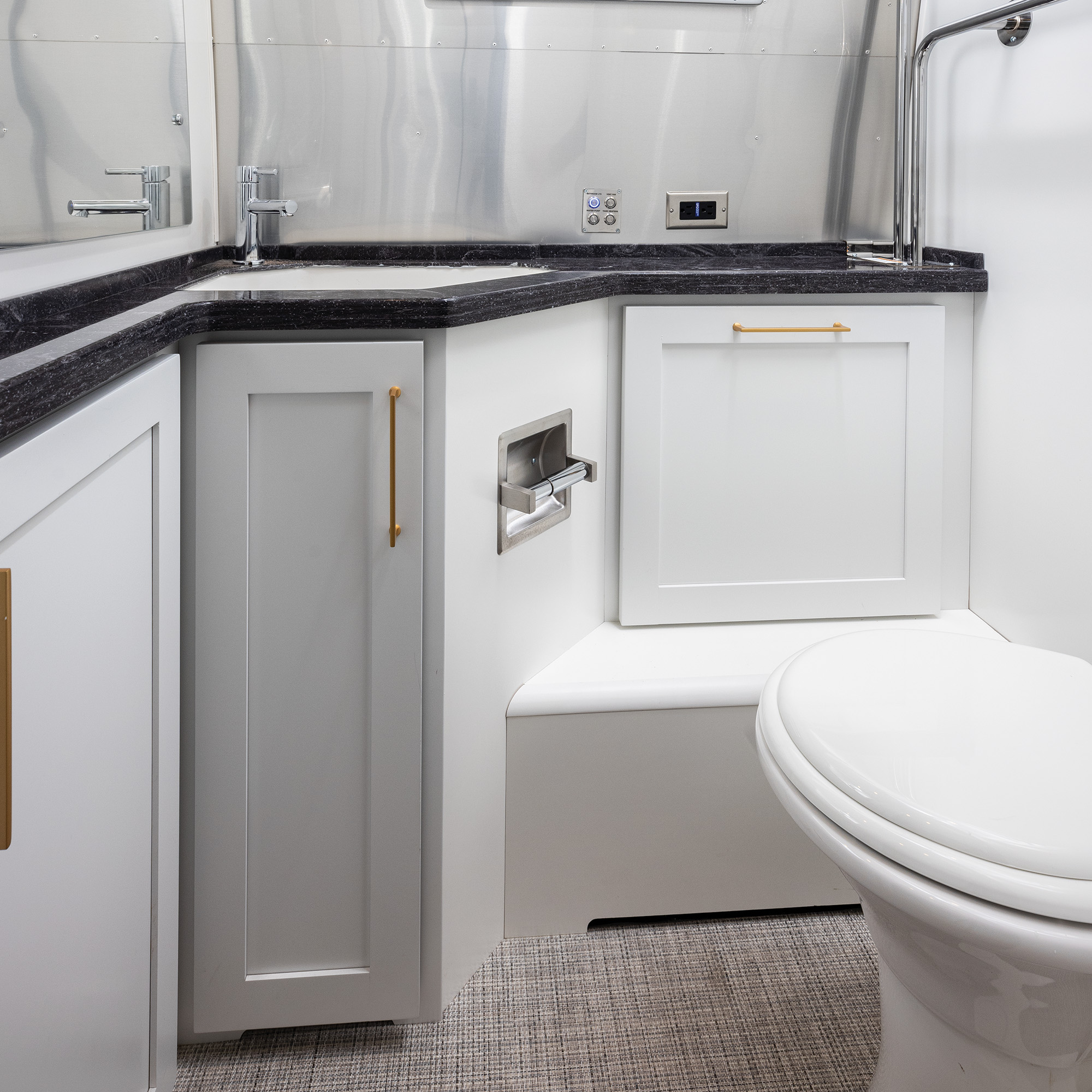 AIRMKT 2025 Classic 28RB Lavatory