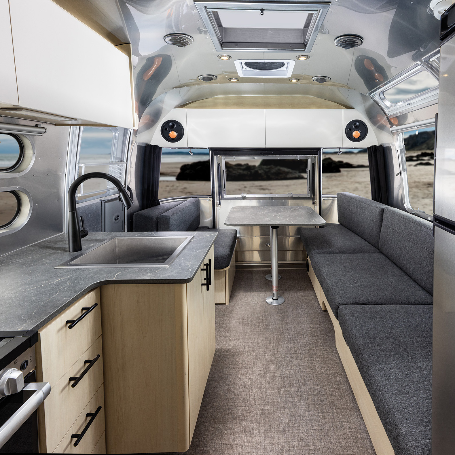 Studio Flying Cloud 25FB Midnight Flamingo 1200x1200 Desktop