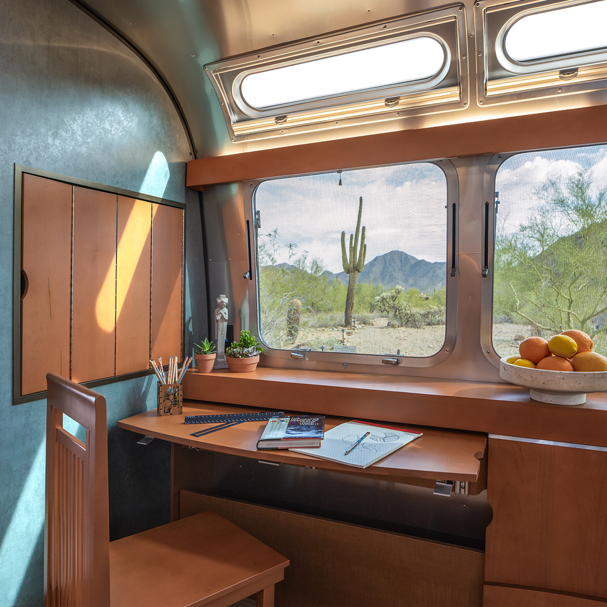 AIR MKT FLW 2025 Folding Desk Hot Spot