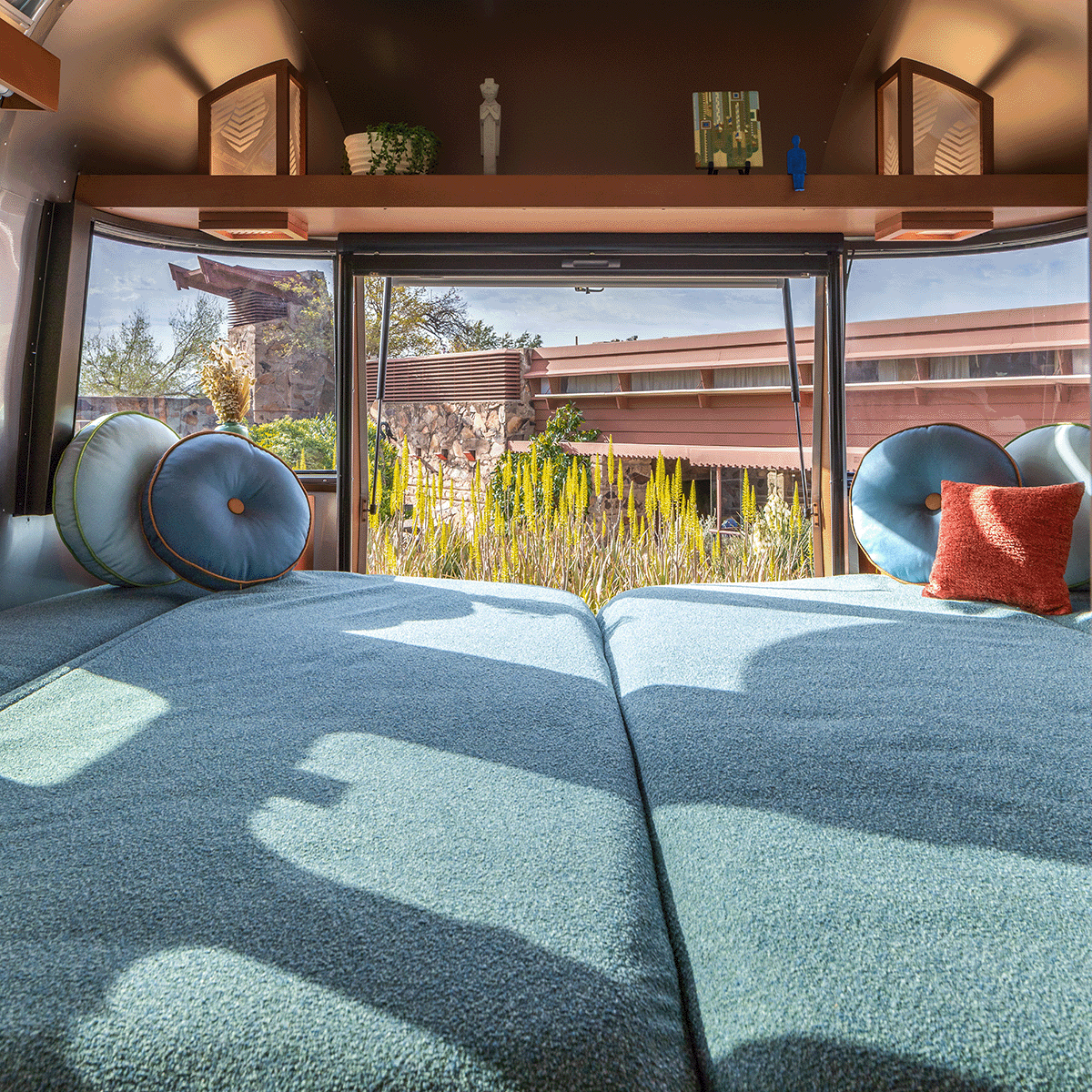 AIR MKT FLW 2025 King Bed Hot Spot