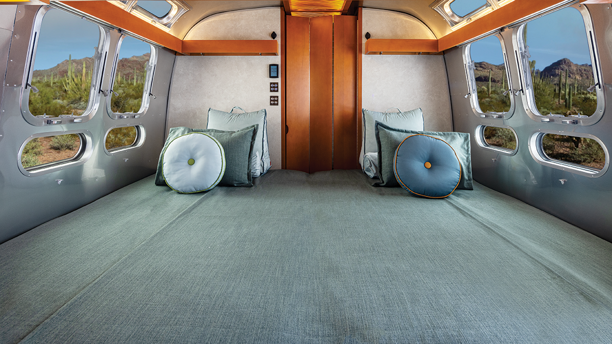 AIRMKT 2025 FLW 28RB Bedroom King Print