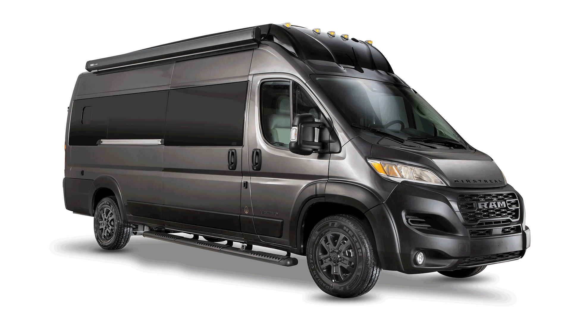 AIRMKT-2025-Rangeline-Silver-Exterior_Curbside-Angle