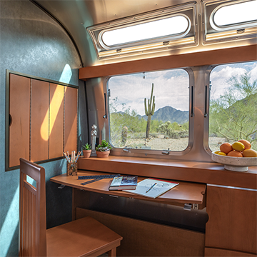 AIRMKT FLW 2025 360x360 Folding Desk Hot Spot