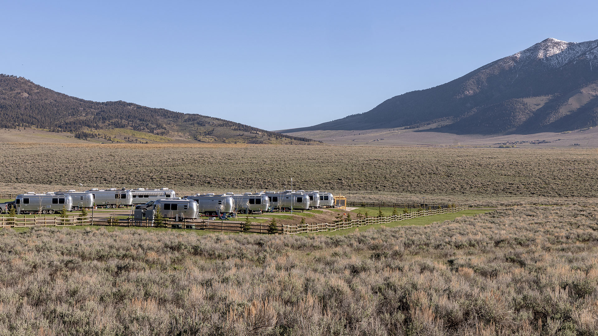 Camp Airstream Yellowstone Banner Image