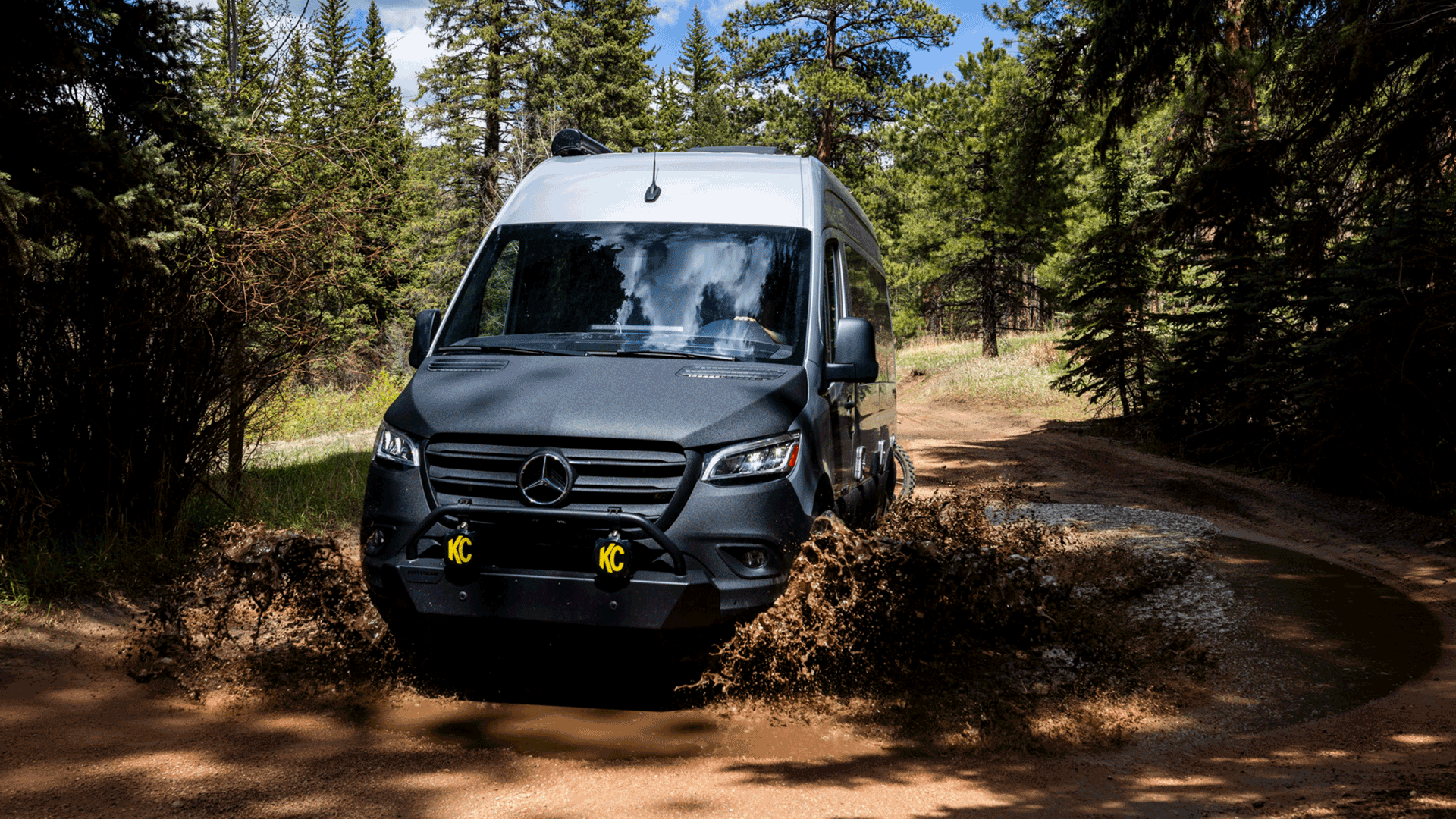 Interstate19X-Driving-through-mud-1920x1080