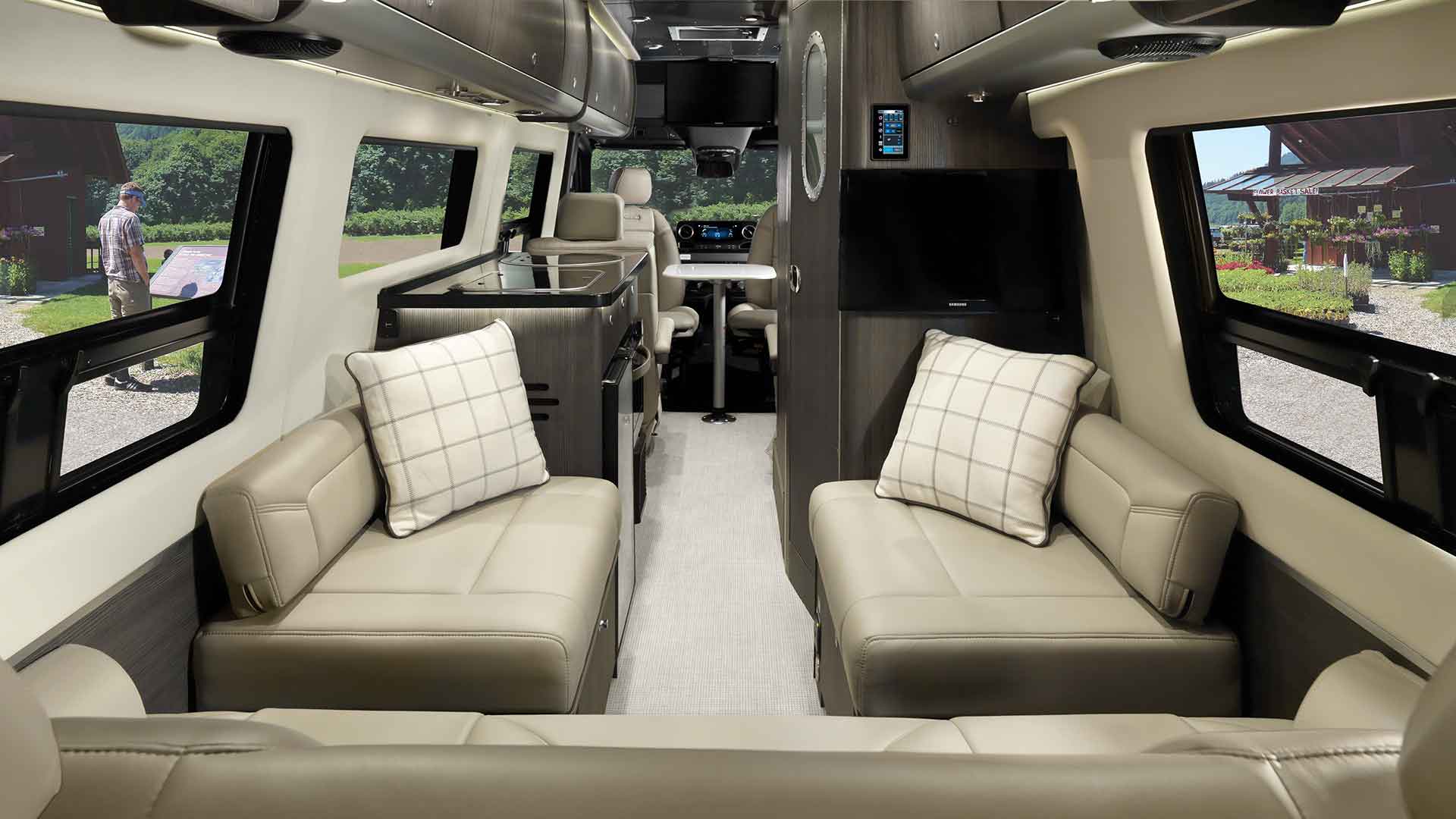 MY26-24GL-interior-rear-lounge