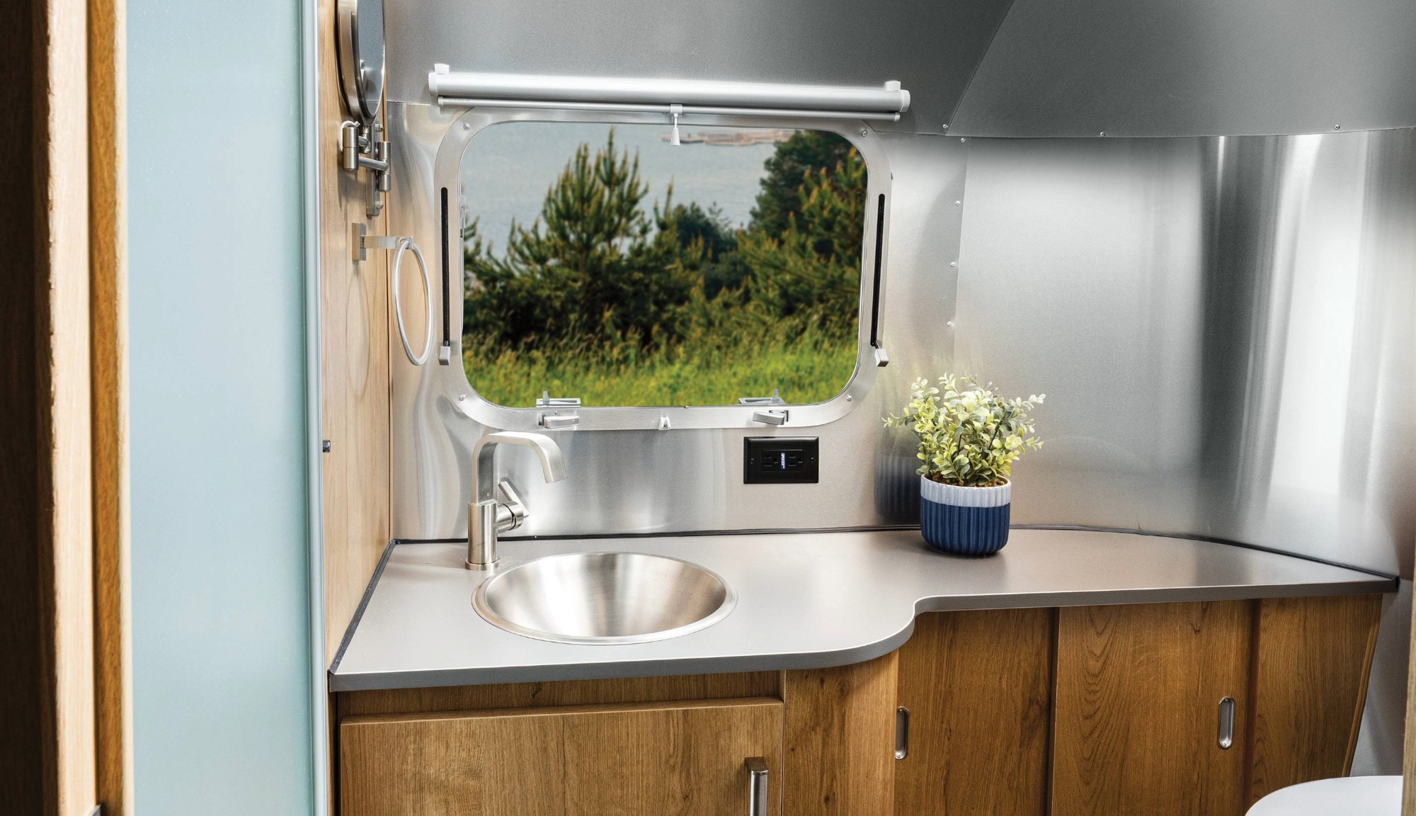 Airstream Travel Trailer 2026 New Model Bathroom Window 