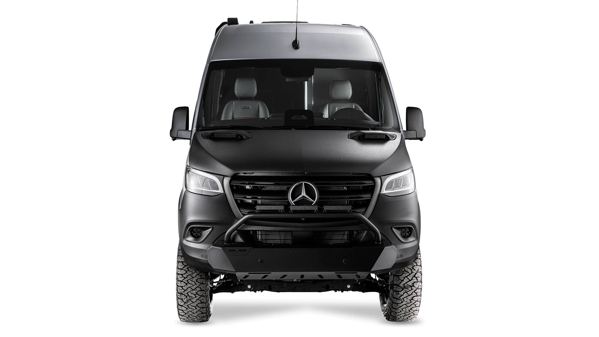 AIRMKT-2026-Interstate-19X-LE-Outland-Studio-Exterior-roadside-1920x1080