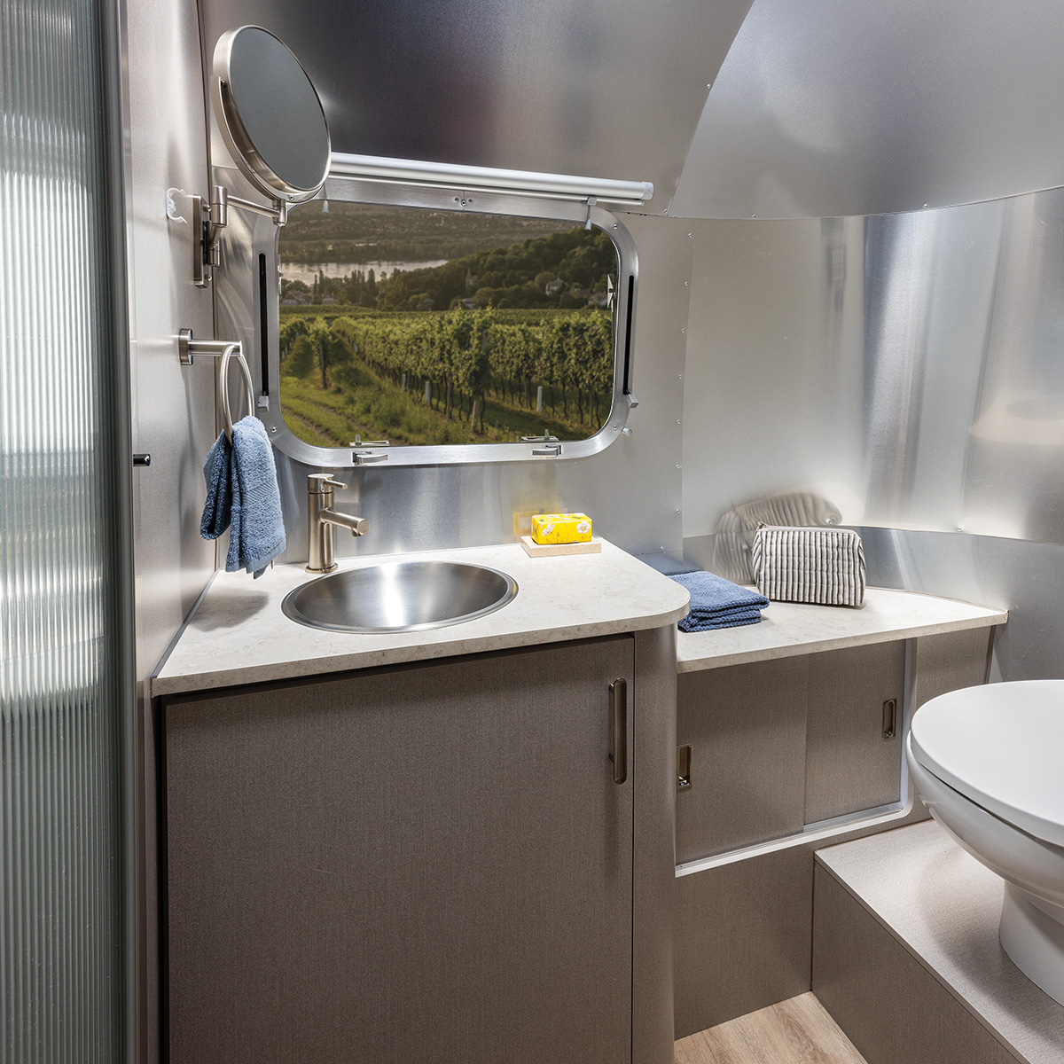 Caravel 22 Rear Bath1200x1200